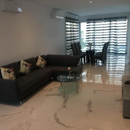 Mobina * ラルナカ