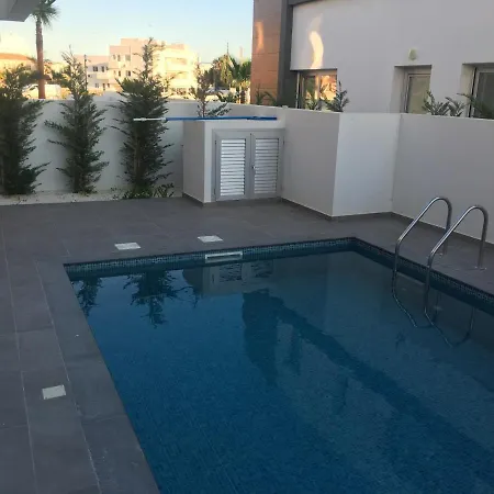 Mobina * ラルナカ