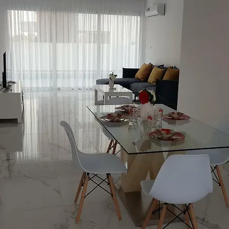 Mobina * ラルナカ