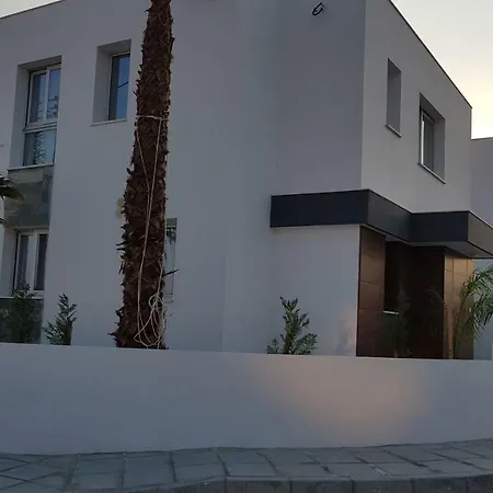 Mobina * Larnaca