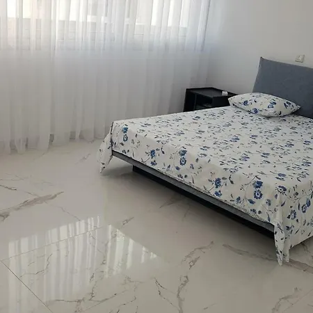 Mobina * Larnaca