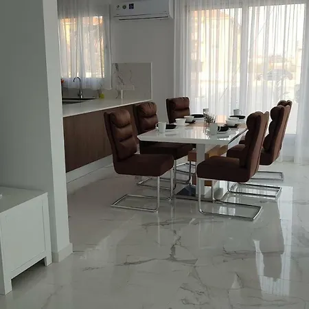 Mobina * ラルナカ