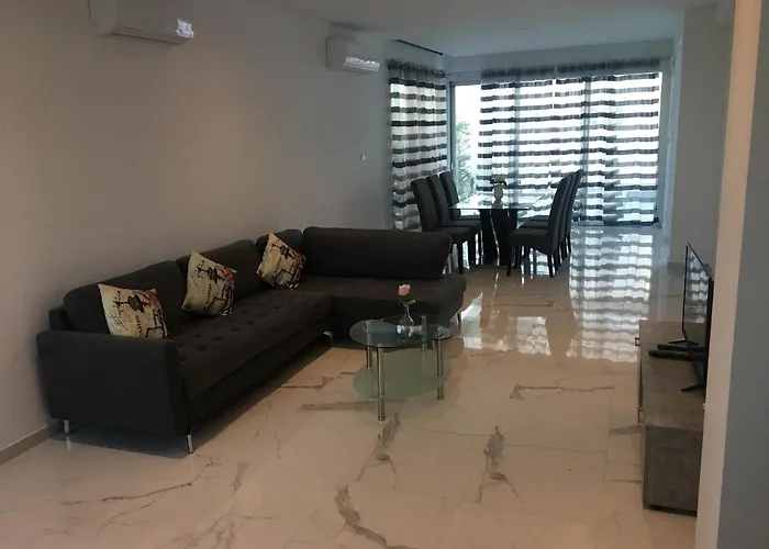 Mobina * Λάρνακα