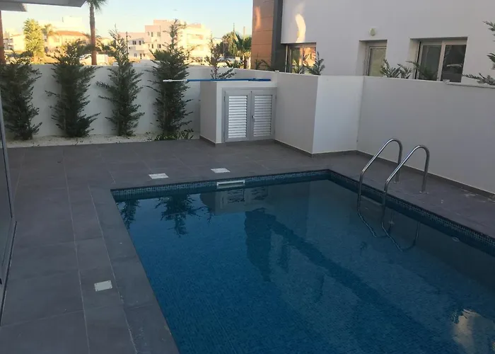 Mobina * Λάρνακα