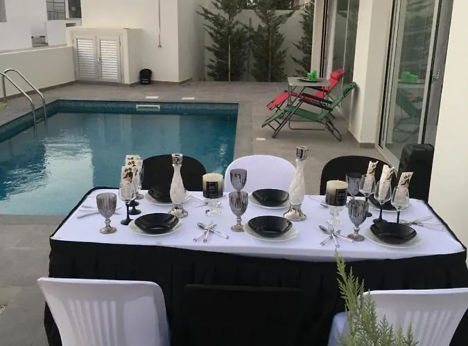 Mobina Λάρνακα