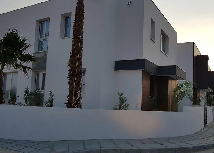 Mobina * Λάρνακα