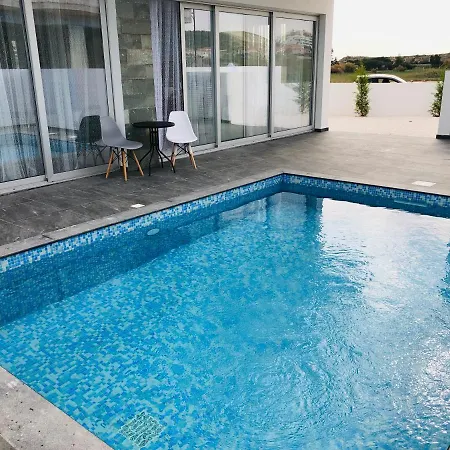 Villa Mobina Lárnaka