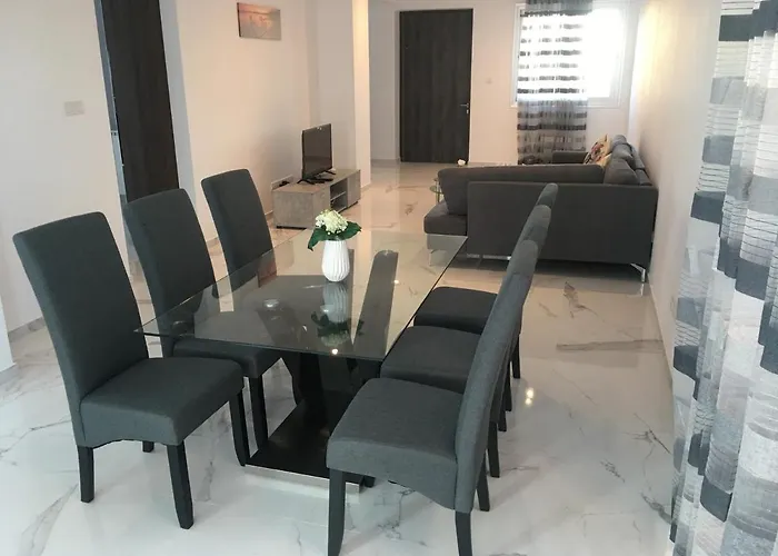 Mobina * Ларнака