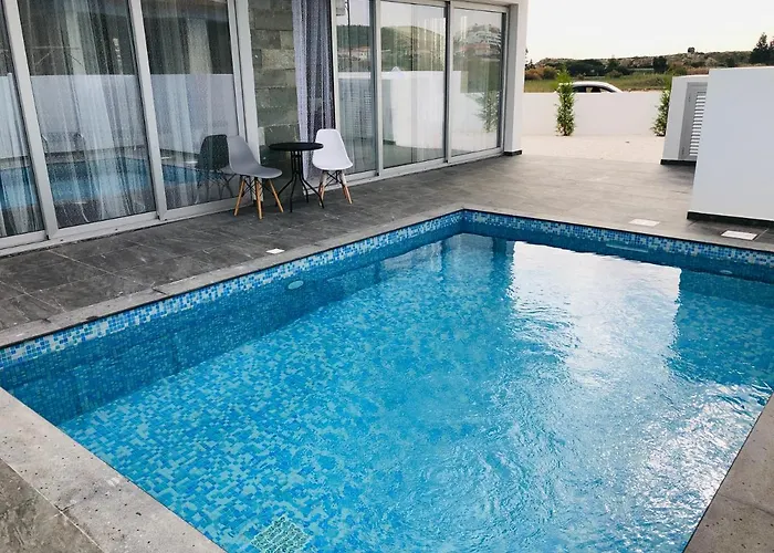 Вілла Mobina Ларнака