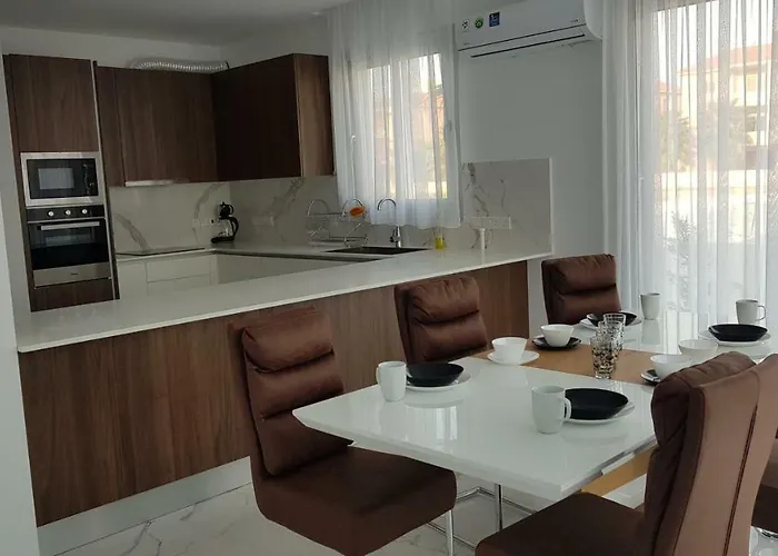 Вілла Mobina Ларнака