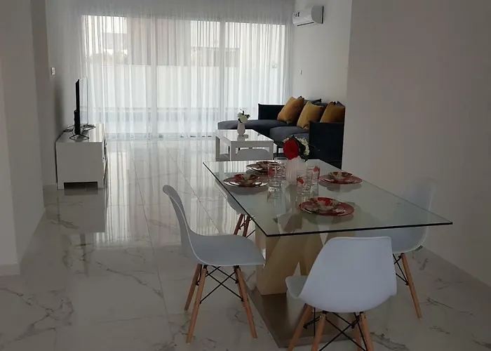 Mobina * Ларнака